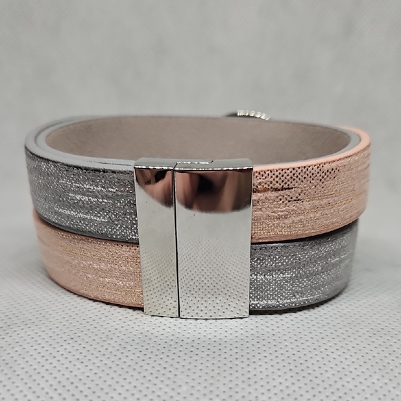 Elegant Silver and Pink Women's Bracelet - Picture 2 of 2